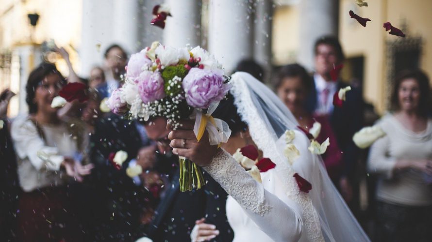 結婚式場運営のエスクリ(2196)、ブライダル関連の下落はどこまで?