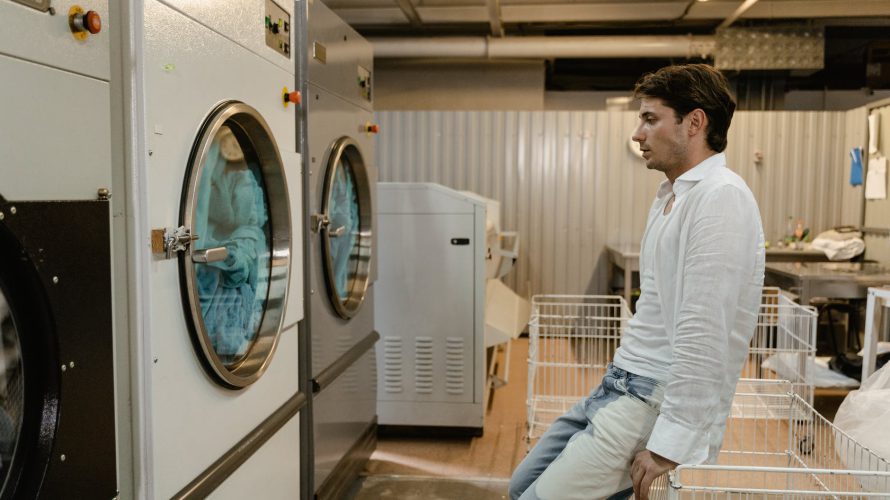 コインランドリーFC展開のWASHハウス、業績の低迷つづく!
