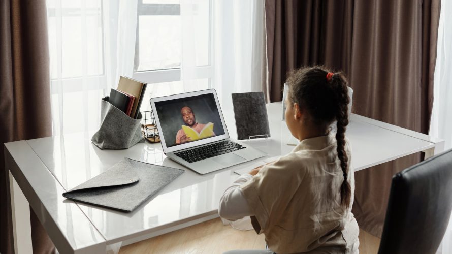 little girl taking online classes